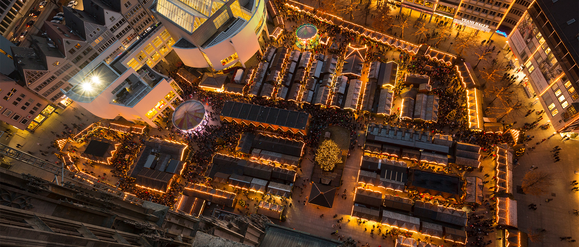 Blick vom Ulmer Münster auf den Ulmer Weihnachtsmarkt